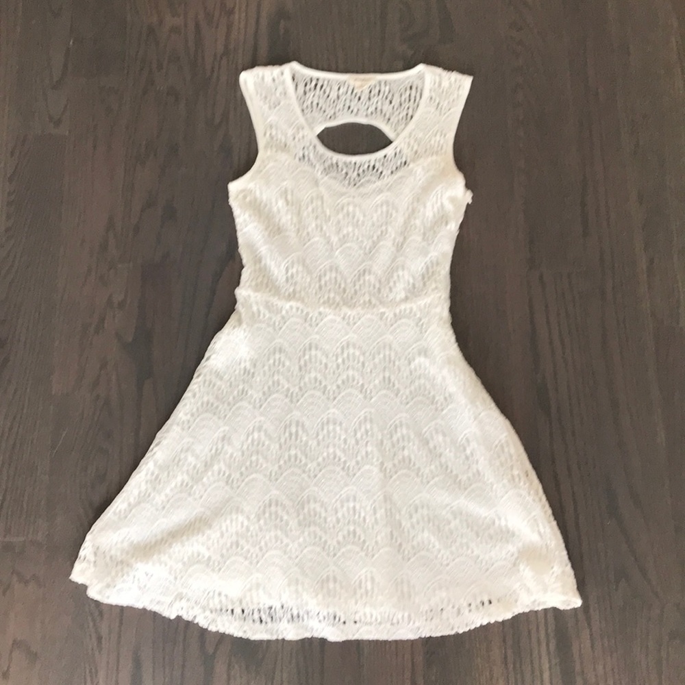 White A-line keyhole dress by “LOVE RICHE” small